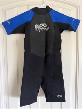 HydroFlex Kids Shorty Wetduit - Black with Blue Sleeves